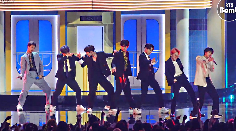 BTS Jimin’in dansı her parçaya yakışıyor!