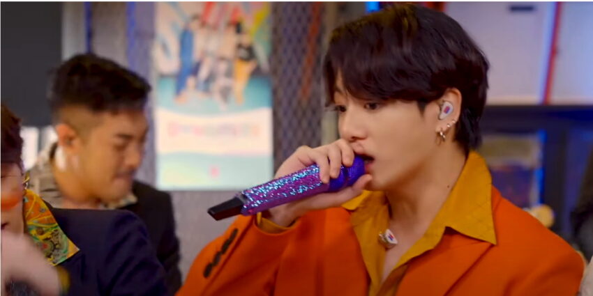 What’s the secret of Jungkook’s ear monitor he wore at NPR Tiny Desk live concert?