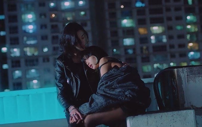 BLACKPINK Lovesick Girls MV’deki “çocuk” kim?