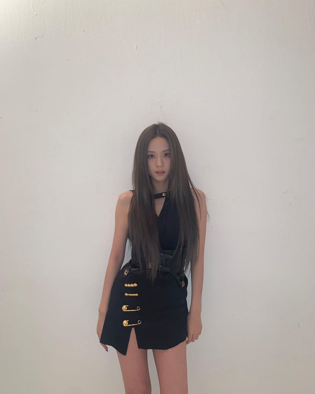 BLACKPINK Jisoo’s Exquisite and Expensive Outfit | KoreBu.com