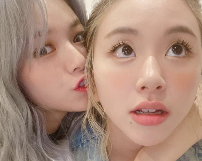 TWICE’s Chaeyoung and Jeongyeon’s sweet moments