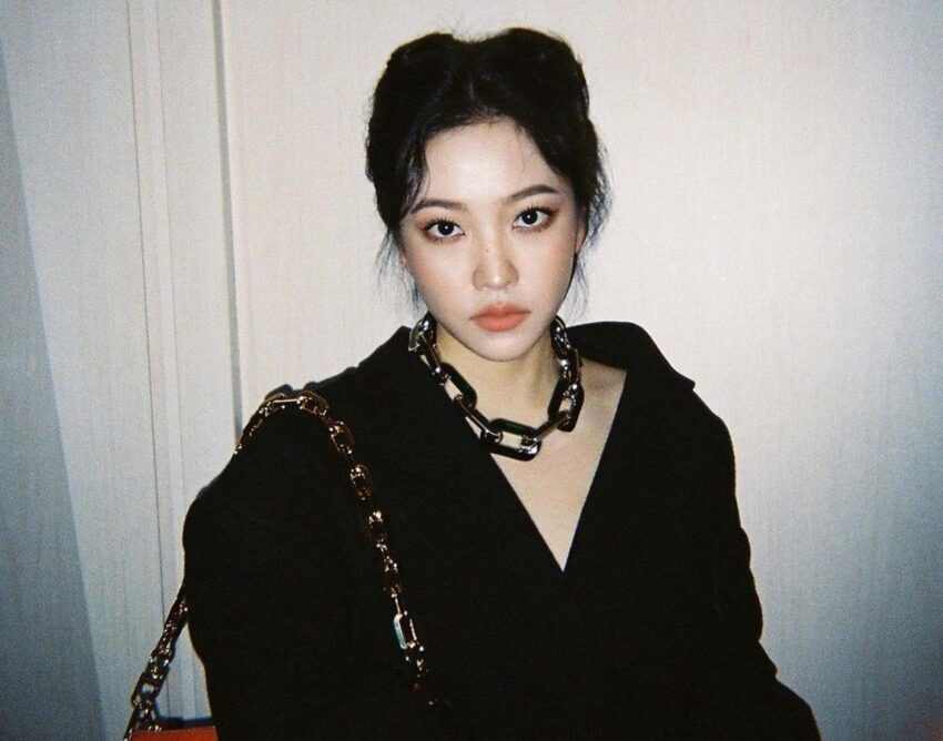 Red Velvet Yeri is on the agenda with interesting tattoos and accessories
