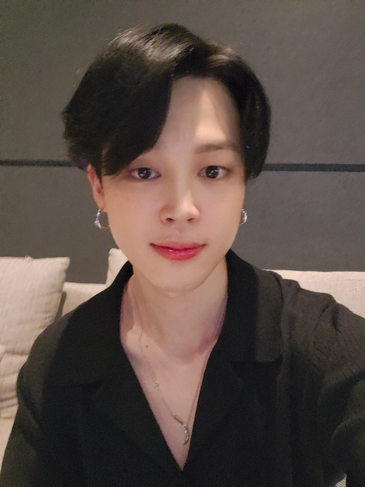 Jimin is Back to Black Hair! 