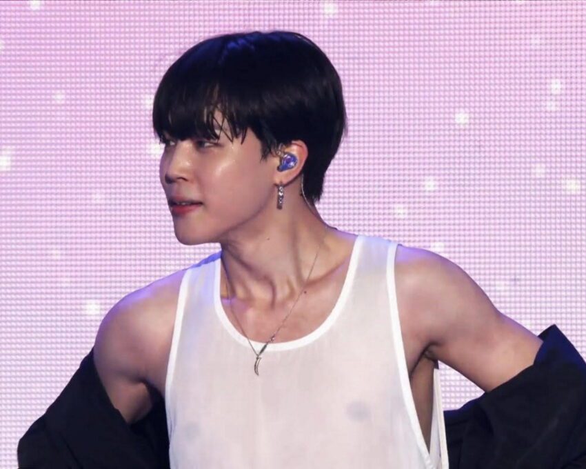 Jimin in a tank top is so sexy!