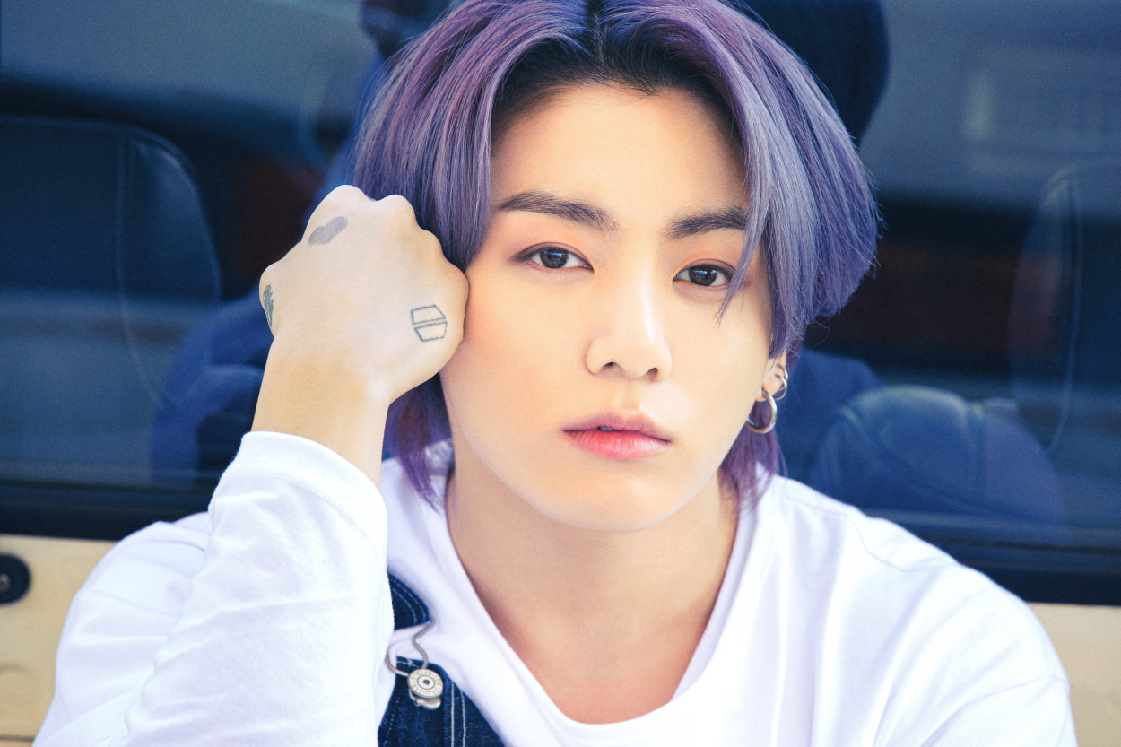 is jungkook hair blue or purple