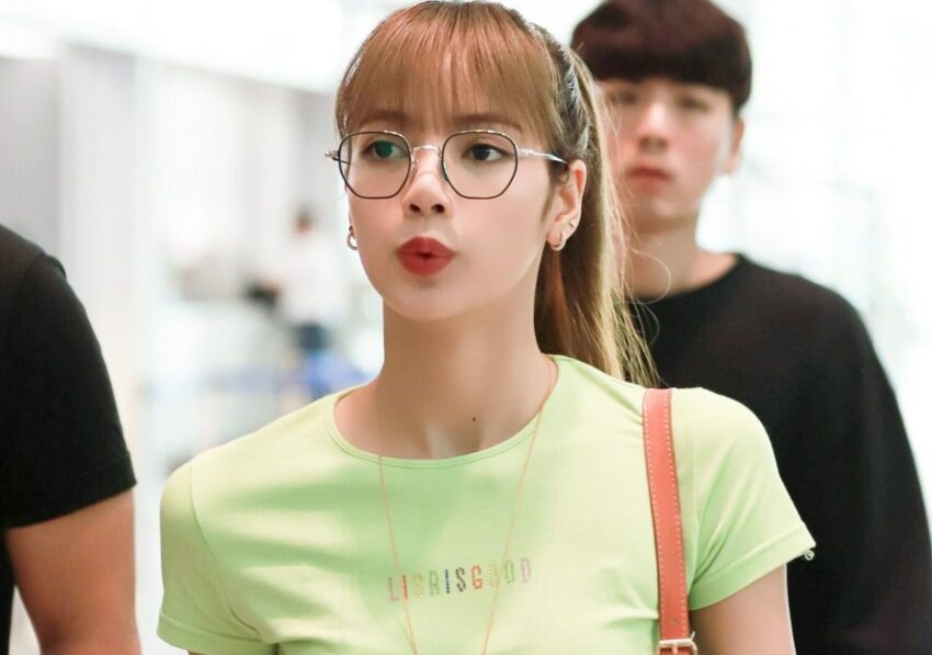 BLACKPINK Lisa Spotted At The Airport With Her Brilliant Style…