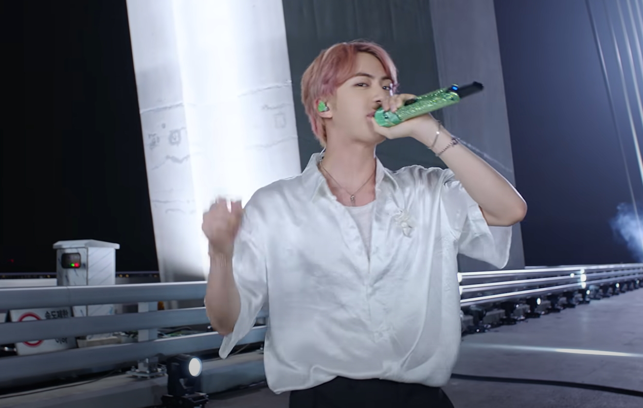 Have You Noticed Bts Jin S New Microphone Color Korebu Com