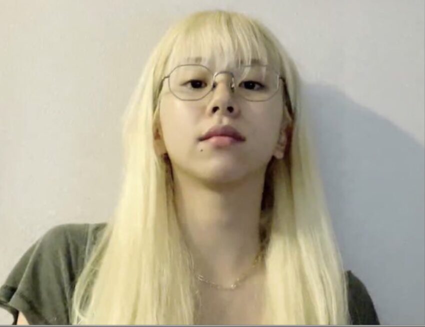 Chaeyoung Vlive with glasses and tattoo (27.08.2021)